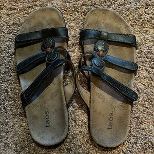 Taos Footwear Women's Black Sandals